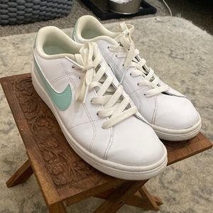Womens Nike Legacy Court - White/Blue Sz 6